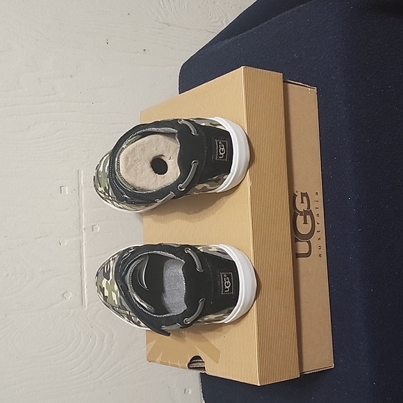 youth cameo UGG canvas casual sneakers unisex..can fit a women size 6-6.5 - Picture 2 of 6